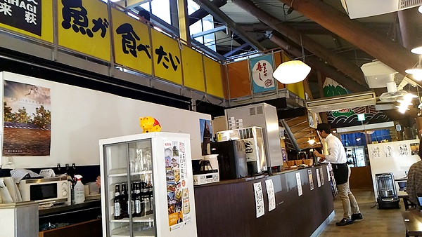 萩市しーまーと来萩の店内