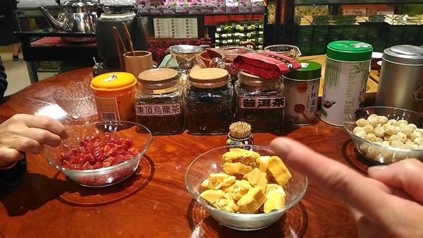 茶芸店のウーロン茶販売