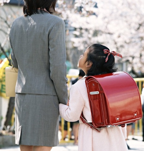 入学式にランドセルを背負っていく