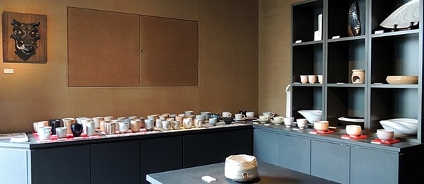 彩陶庵は中堅から若手作家の湯呑みと抹茶茶碗も販売