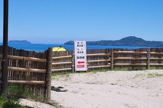 菊ヶ浜海開きで監視棟と更衣室