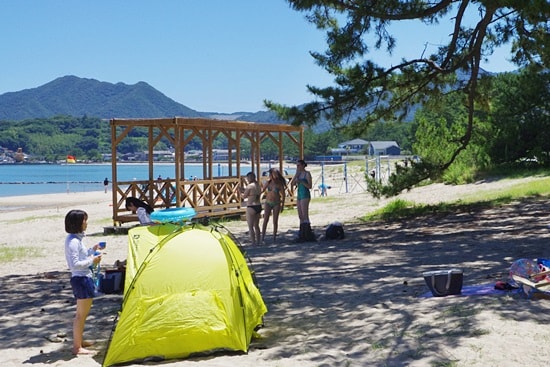 菊ヶ浜海開きでテント張って過ごすのもよし