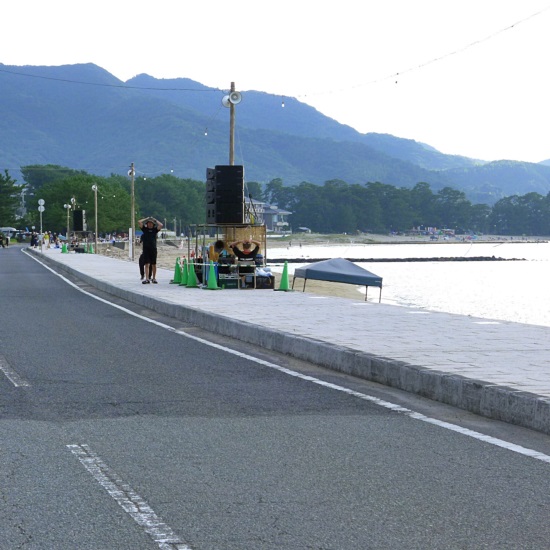 萩・日本海大花火大会の菊ヶ浜の道路