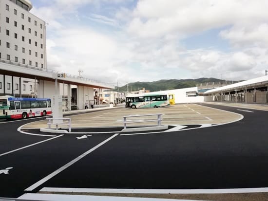 新山口駅のバスターミナル